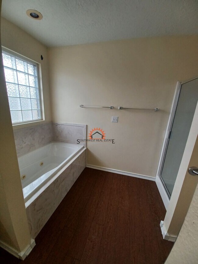 Building Photo - 4624 Sandstone Dr