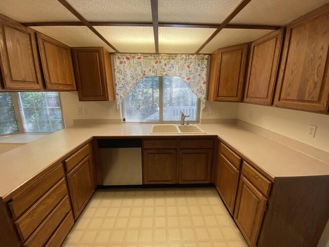 Building Photo - 501 E Michelle Dr