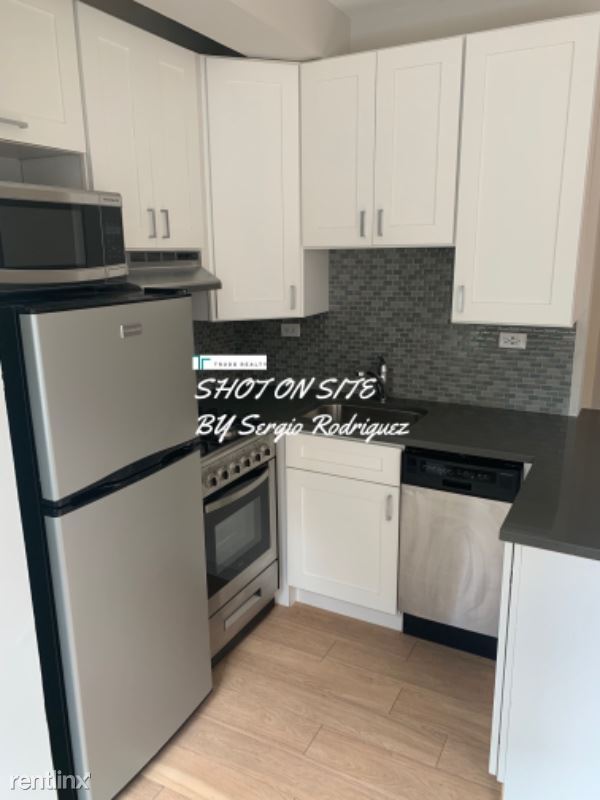 Building Photo - 3754 N Southport Ave