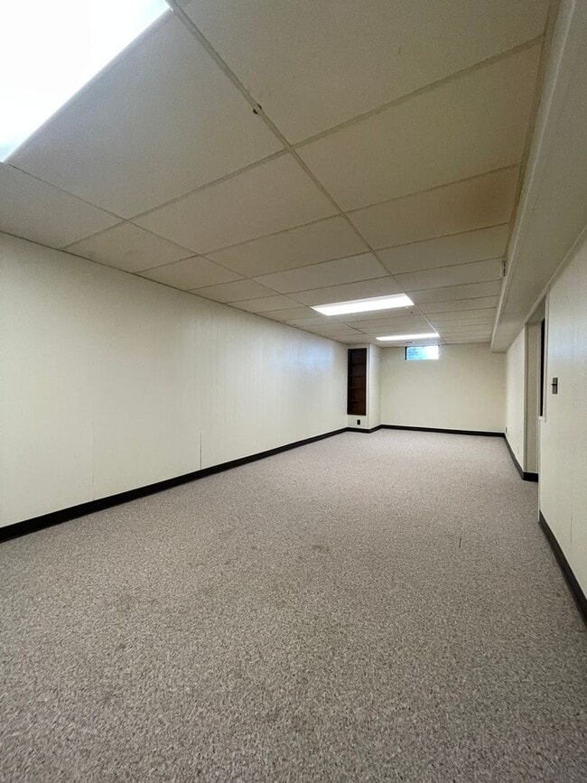 Building Photo - Three Bedroom Ranch in Portage