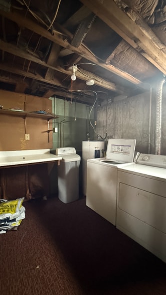 Building Photo - 1601 N Oak St