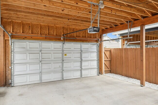 Building Photo - 6216B California Ave