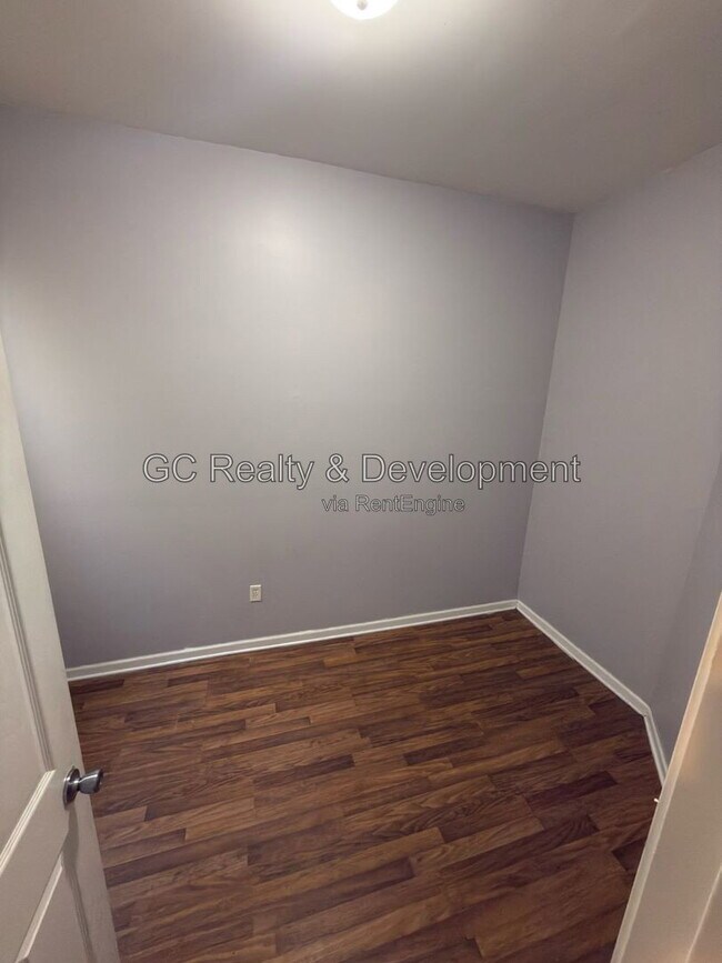 Building Photo - 6620 S Drexel Ave