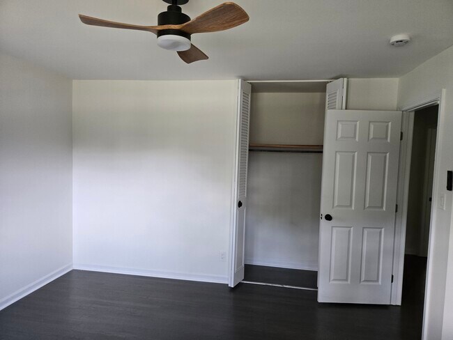 Building Photo - 2401 Winshire Dr