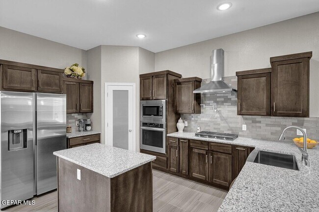 Building Photo - 15340 Resolve Dr
