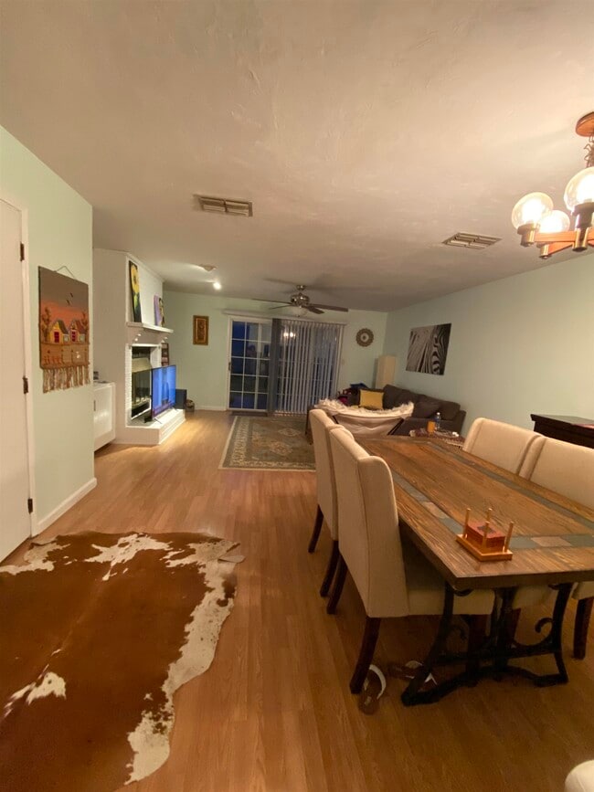 Building Photo - 2333 Ryan Pl