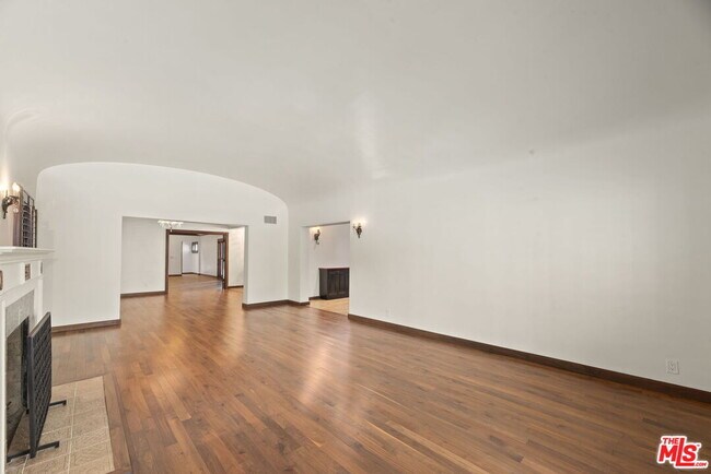 Building Photo - 664 S Highland Ave