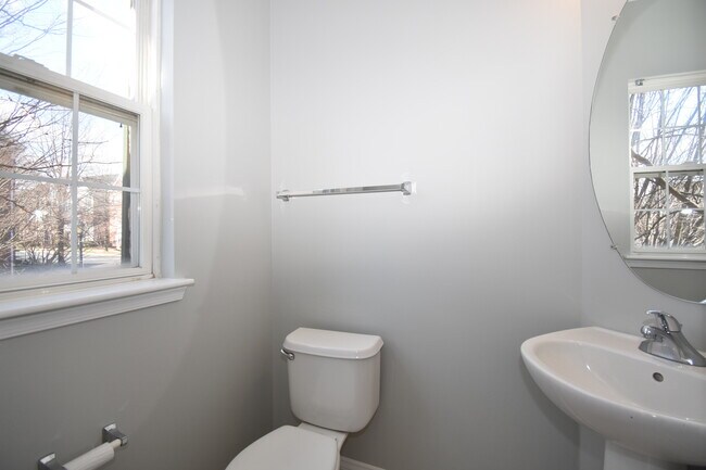 Building Photo - Fantastic 3 Bedroom 2.5 Bathroom Townhouse in KING FARM!