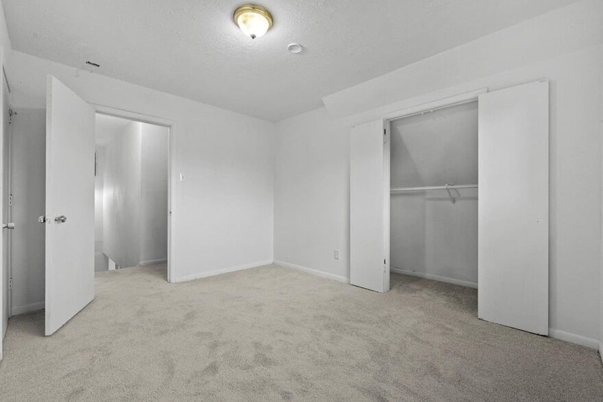 Building Photo - 1422 Delabrook Ct