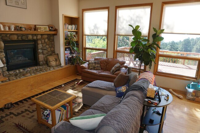 Building Photo - Lovely Home on Lookout Mountain!!