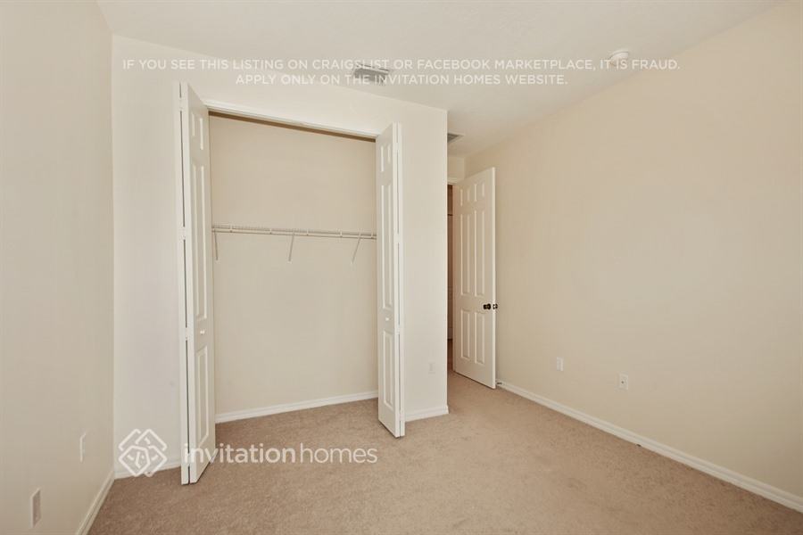 Building Photo - 627 NE 35th Ave