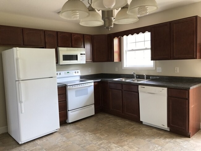 Building Photo - Charming All-Brick Home in Halls – Spacious & Convenient Knoxville Living