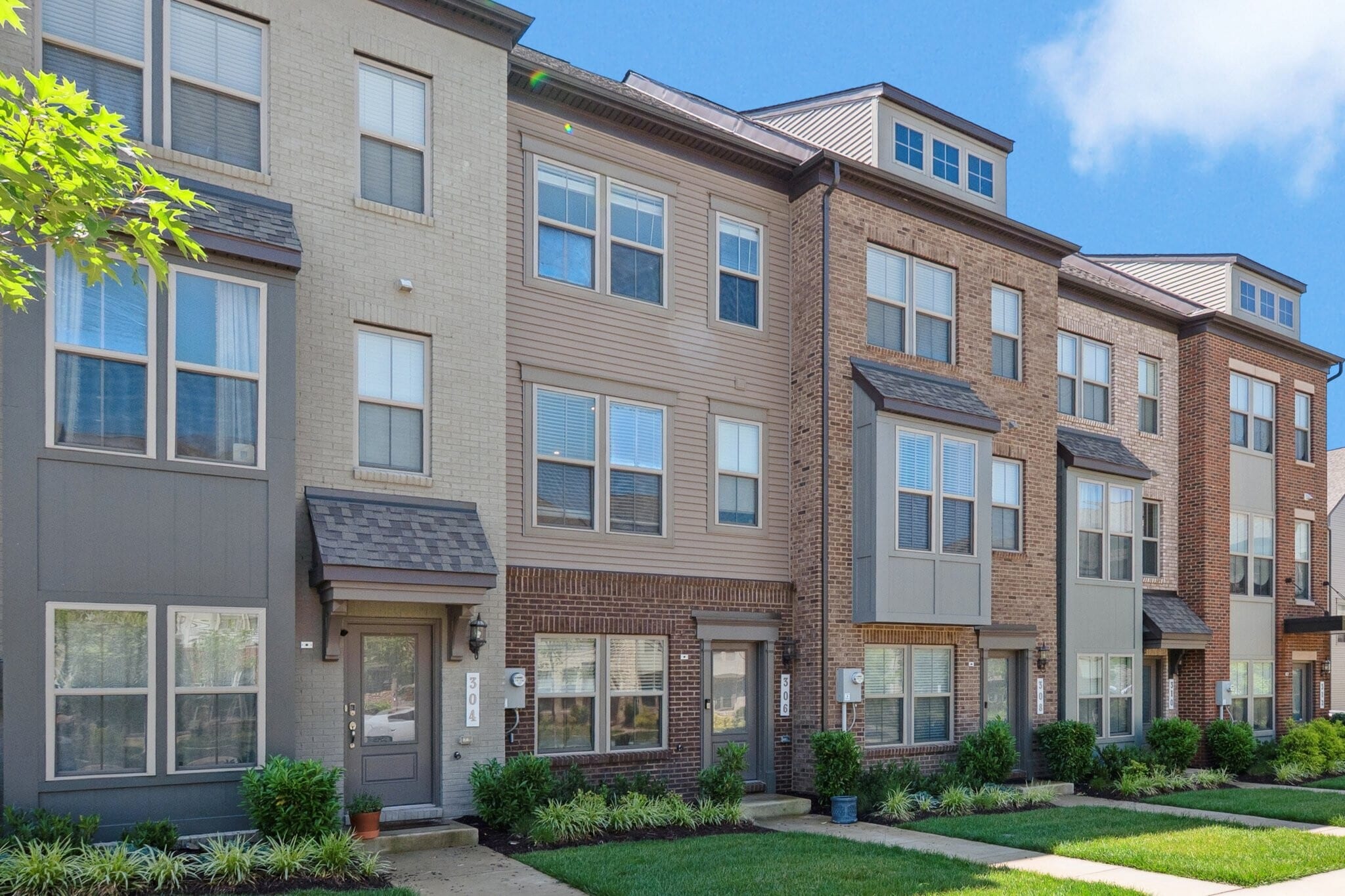 Building Photo - 306 Phoenix Dr