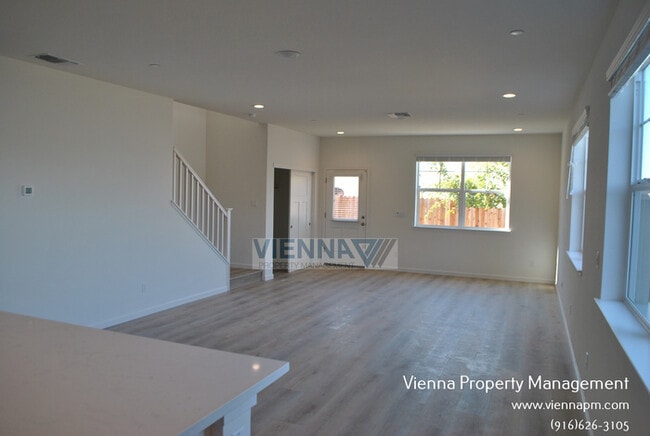 Building Photo - 7076 Auburn Blvd