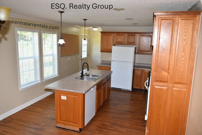 Building Photo - 16801 Cornfield Dr