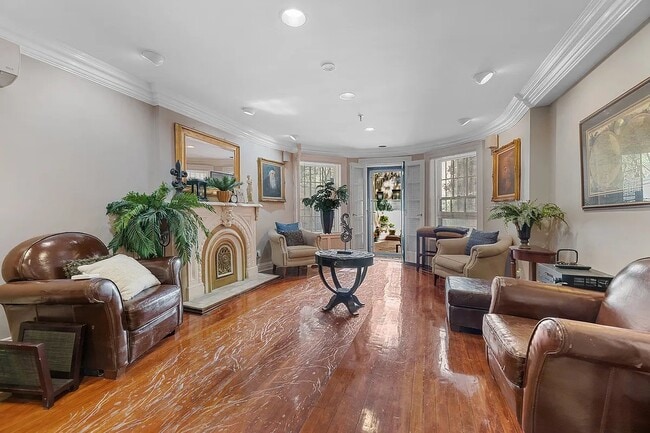 Building Photo - 163 E 71st St