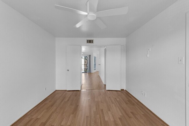 Building Photo - 18800 Egret Bay Blvd