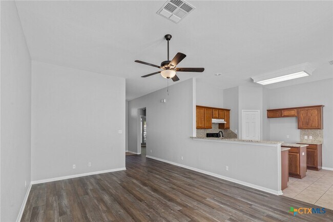 Building Photo - 111 Hackamore Ln