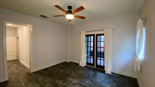 Building Photo - Charming Fairmount Bungalow