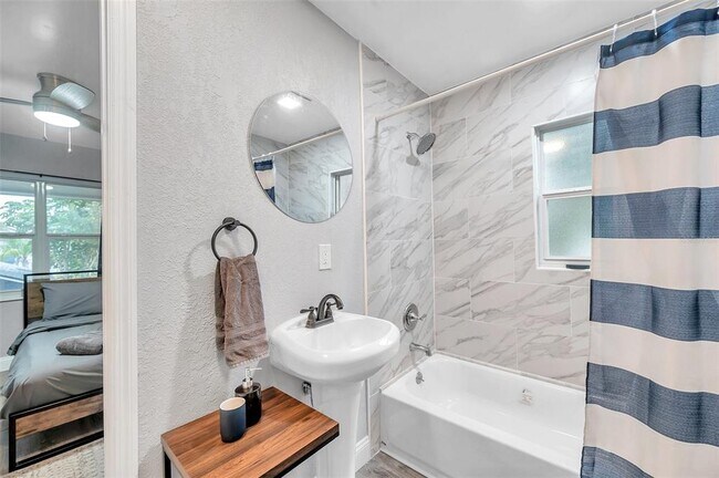 Building Photo - 3720 3rd Ave N