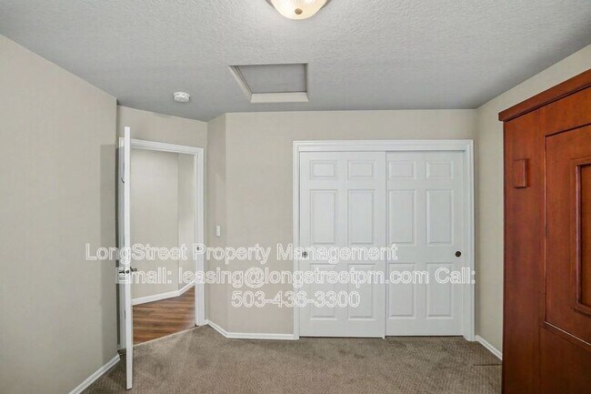 Building Photo - 1227 SE Rivergreen Ave
