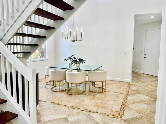 Building Photo - 3567 Commodore Cir