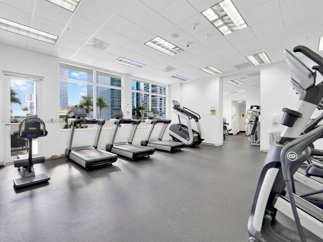 Building Photo - 1200 Brickell Bay Dr