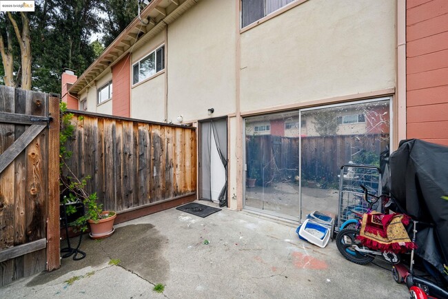 Building Photo - 27505 Tampa Ave