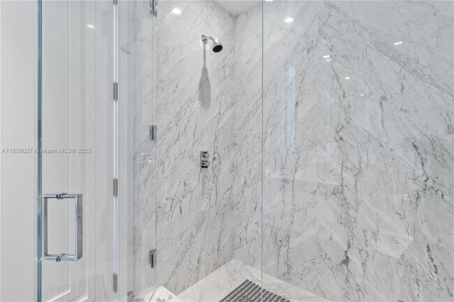 Building Photo - 17901 Collins Ave