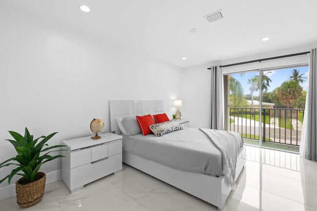 Building Photo - 871 NW 23rd Terrace