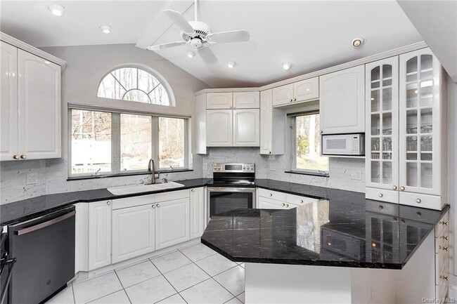Building Photo - 2185 Sultana Dr