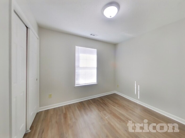 Building Photo - 1039 Central Park Blvd S