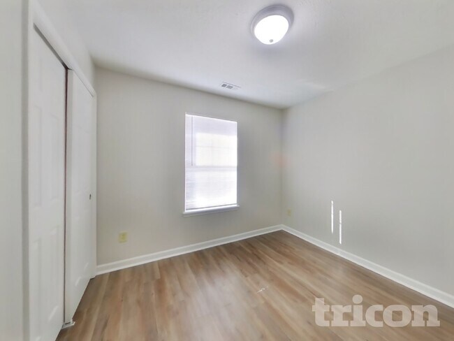 Building Photo - 1039 Central Park Blvd S