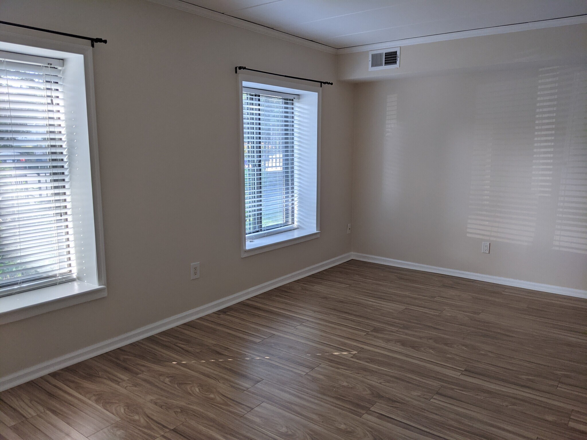 Master bedroom - 19 Oakridge Dr