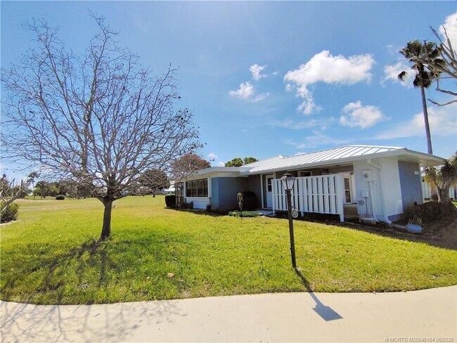 Building Photo - 5211 SE Sea Island Way