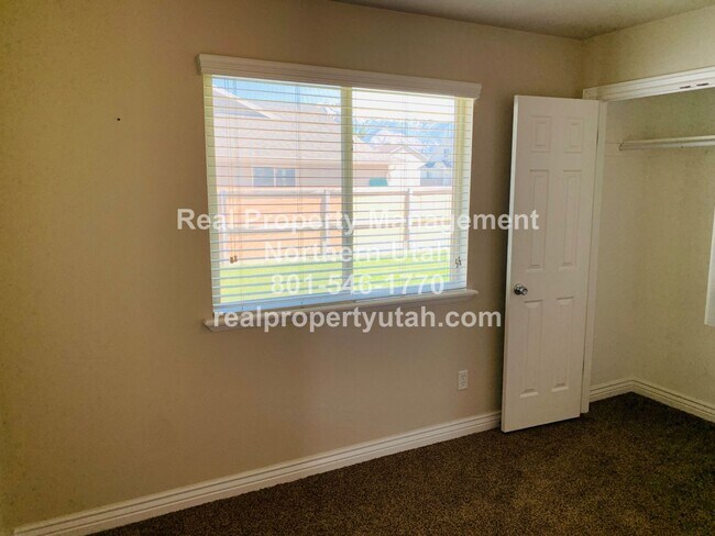 Building Photo - 3 Bedroom 2 Bath Home Now Available!