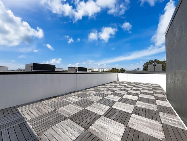 Building Photo - 1302 E Kay St