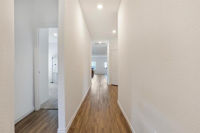 Building Photo - 1509 Brueggerhoff Rd