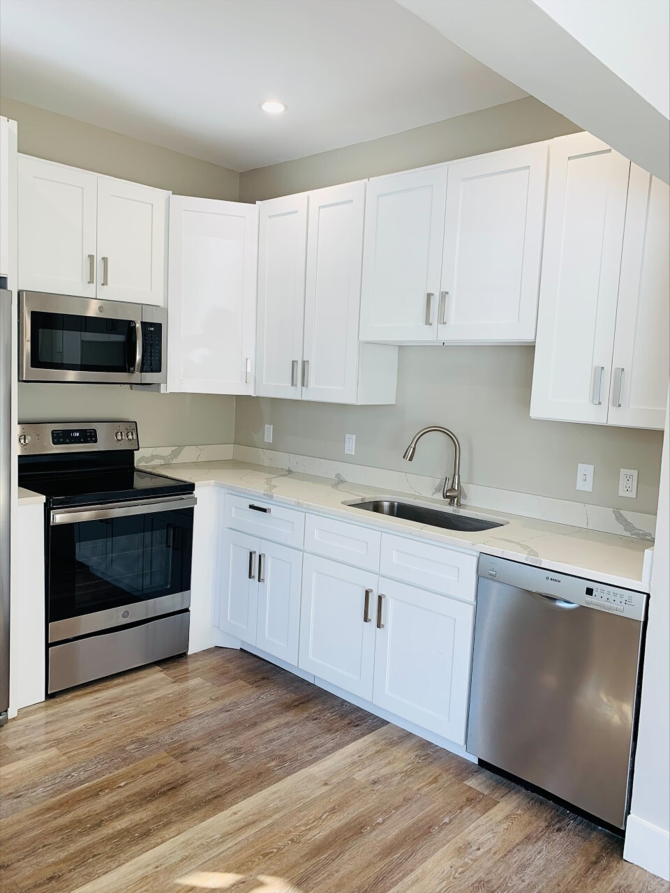 Building Photo - 2015 Quechee Main St