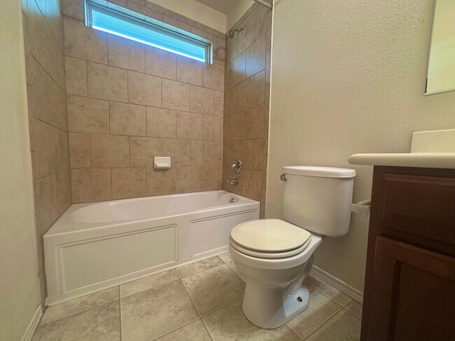Building Photo - 3 Bed 2 Bath in Austin Tx