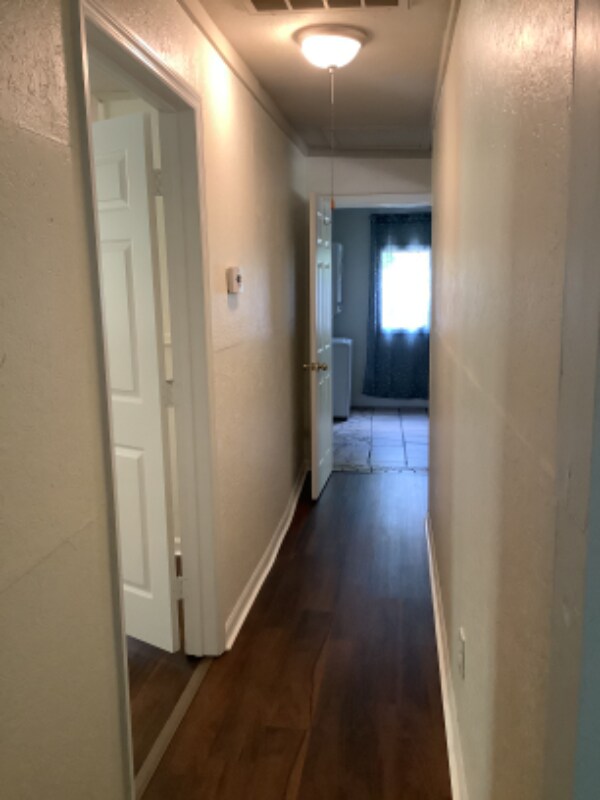 Building Photo - 200 Martin Dr