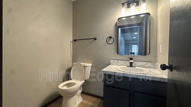 Building Photo - 1701 Ridgehaven Ct