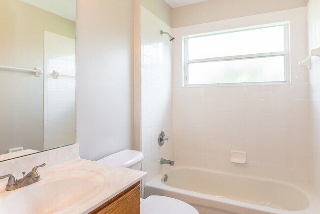 Building Photo - 2301 Bluegill Ct