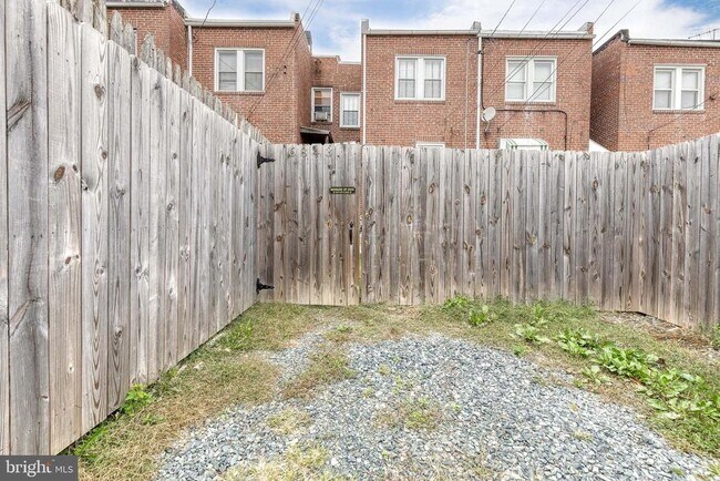 Building Photo - 6843 Dunbar Rd
