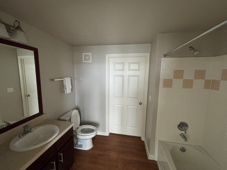 Building Photo - 1811 Medical Pkwy