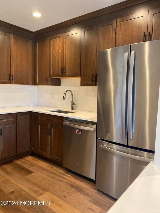 Building Photo - 66 Holly Dr