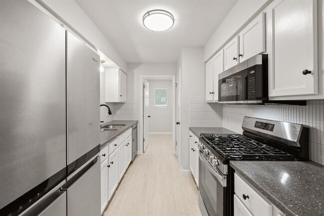 Building Photo - 10300 Rutland Village E