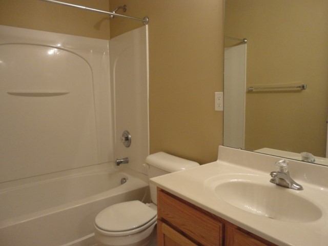 Building Photo - 5145 Oak Creek Trail
