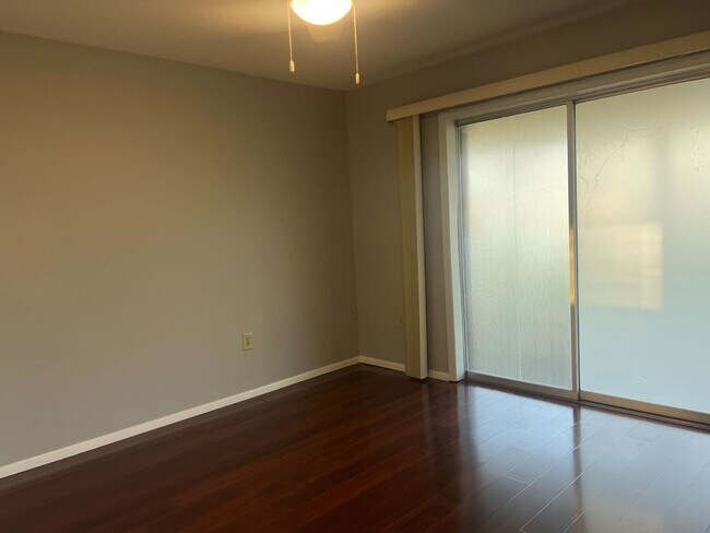 Building Photo - Lovely Lakefront Pinebrook South Home for Annual Rental