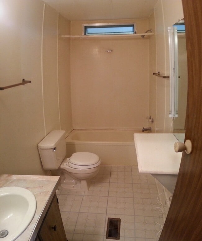 Building Photo - 3851 SW 30 ST
